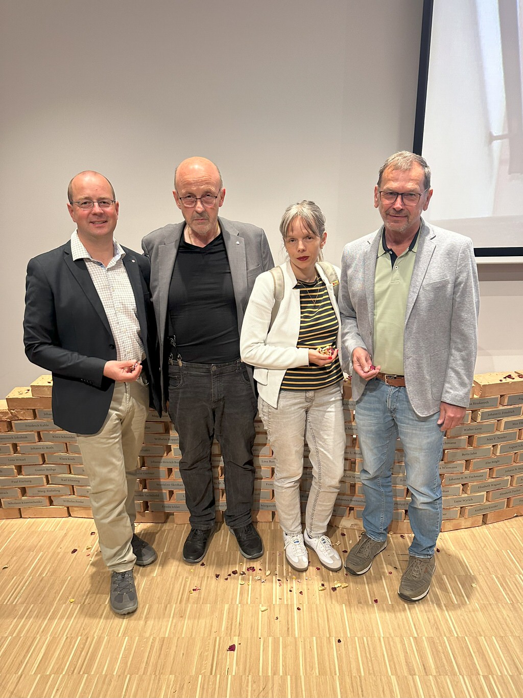 Lebenshilfe Ortsverein Marburg e.V. und Vorstand Lebenshilfewerk Marburg-Biedenkopf e.V. (von links nach rechts: Andreas Beck (LHW), Armin Herzberger, Ria Matwich, Friedhelm Klös) Alle Fotos: LHW